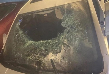 Phá hoại 9 chiếc ô tô, cô gái hả hê vì được xả giận bạn trai